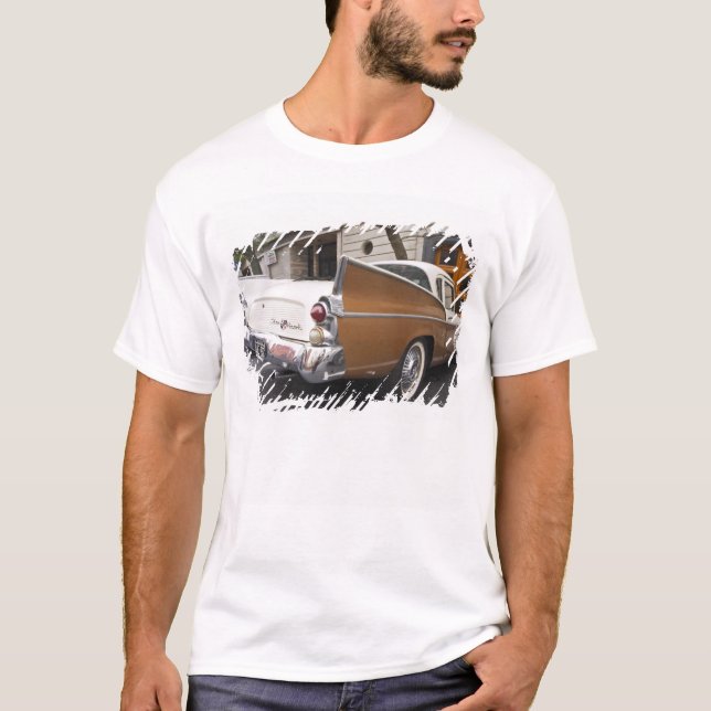 Ein Studebaker Silver Hawk Oldtimer, der auf einer T-Shirt (Vorderseite)
