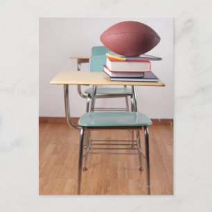 Ein Studentenschreibtisch mit Fußball auf einem St Postkarte