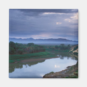 Ein stürmischer Morgen mit drohenden Wolken Magnet
