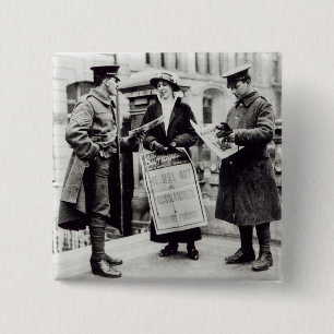 Ein Suffragette, der Zeitungen bis zwei verkauft Button