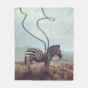 Ein surrealistisches Bild eines Zebras und zwei se Fleecedecke