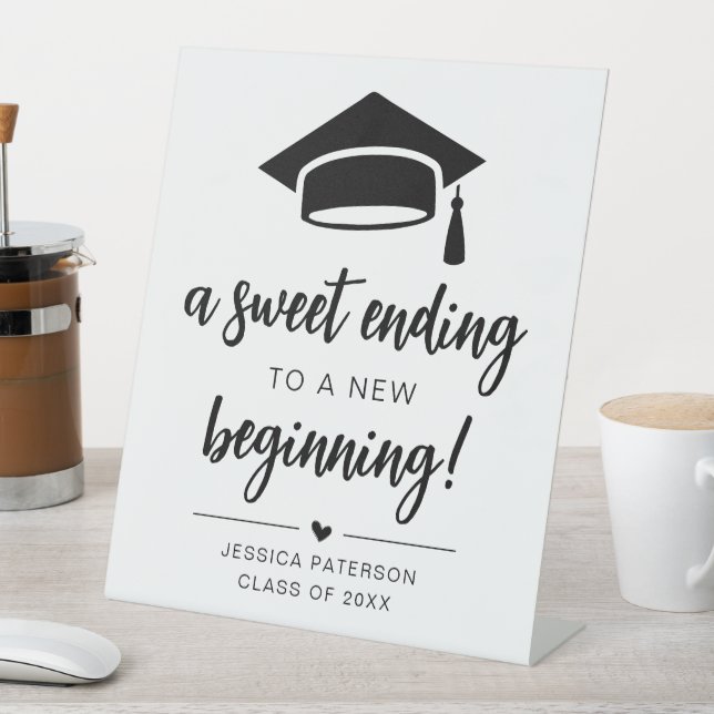 Ein süßer und neuer Schwarz-weißer Chic Sockelschild (In Situ)