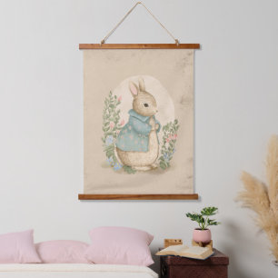 Ein süßes Kaninchen in einer blauen Jacke auf eine Wandteppich Mit Holzrahmen