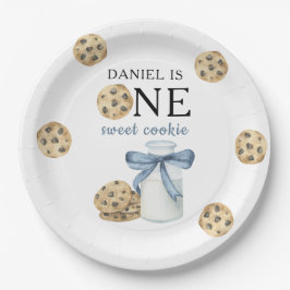 Ein süßes Keks und Milch zum ersten Geburtstag Pappteller