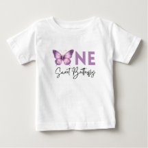 Ein süßes Schmetterlings-T-Shirt zum ersten Geburt