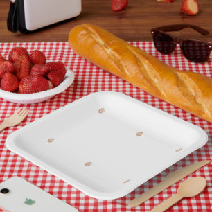 Ein symmetrisches Design mit braunem geometrischem Pappteller
