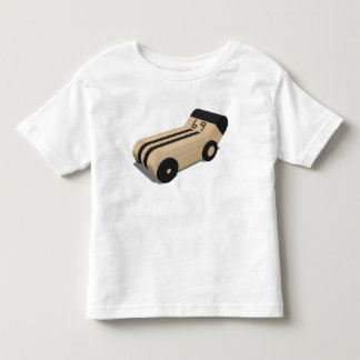 Ein T-Shirt mit einem Spielzeug-Rallyeauto Nummer 