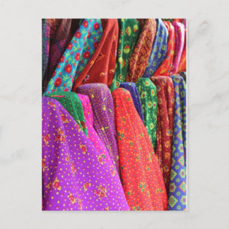 Ein Tag auf dem Stoffmarkt Postkarte