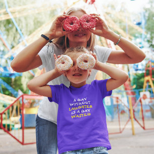 Ein Tag ohne Lachen ist ein vergeudeter Tag T-Shirt