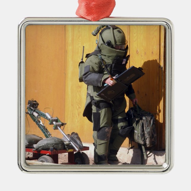 Ein Techniker Ornament Aus Metall (Vorne)