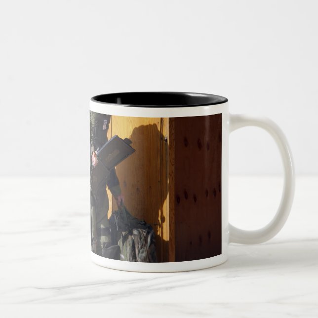 Ein Techniker Zweifarbige Tasse (Rechts)