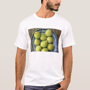 Ein Teller frischer mediterraner Feigen T-Shirt