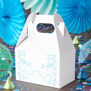 Ein Teppich mit blauen und weißen kreativen Künste Geschenkschachtel