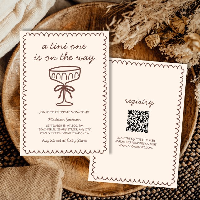 Ein Tini auf dem Weg Espresso Martini Babydusche Einladung (A Tini One On The Way Espresso Martini Baby Shower Invitation)