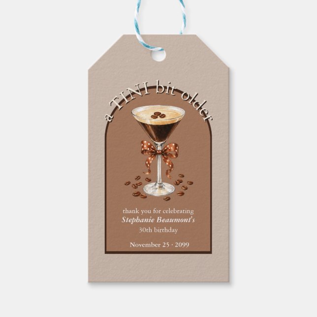 Ein Tini bisschen älter Martini Espresso Brauner B Geschenkanhänger (Vorderseite)