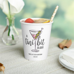 Ein Tini-Bit älterer Martini-Cocktail-Themen-Gebur Pappbecher