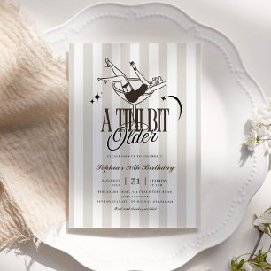 Ein Tini Bit Older Espresso Girl in Martini Geburt Einladung