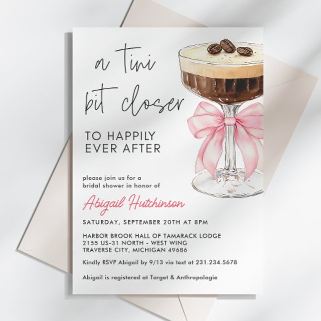 Ein Tini etwas Naher Pink Bow Espresso Martini Bri Einladung (A Tini Bit Closer Pink Bow Espresso Martini Bridal Invitation)