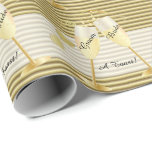 Ein Toast zur Braut und zum Bräutigam, die | DIY Geschenkpapier<br><div class="desc">Elegante Goldhochzeits-Geschenk-Verpackung mit Goldherzen und Champagnergläsern. Werden Sie bearbeitet auch großes für einen Jahrestag, Geburtstag, Verlobung, besonderen Anlass, jedes mögliches Ereignis, ETC…, gerade indem Sie die Benennung ändern. ⭐ dieses Produkt ist kundengerechtes 100%. Grafiken und/oder Text können addiert werden, gelöscht worden, bewegt, die Größe neu bestimmt, herum geändert, gedreht, ETC…...</div>