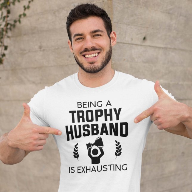 Ein tochitischer Mann zu sein, erschöpft T-Shirt (trophy husband shirt)