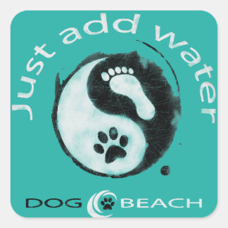 Ein toller Stiker für Hund- und Strandliebhaber! Quadratischer Aufkleber