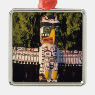 Ein Totempfahl in Vancouver, Kanada. Ornament Aus Metall