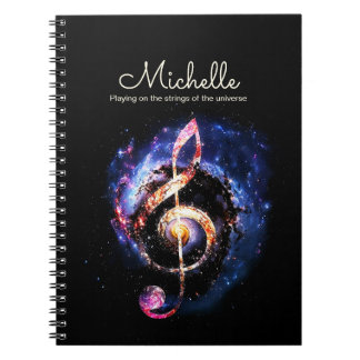 Ein Treble-Clef in einer galaktischen Spirale. Rau Notizblock