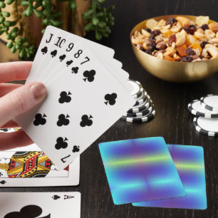 Ein Trio von Bildkarten fächert teilweise abgedeck Spielkarten