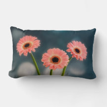 Ein Trio von Pink Gerberas Lumbar Cushion
