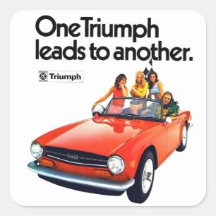ein Triumph führt zu einem anderen TR6 Quadratischer Aufkleber