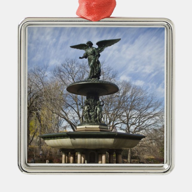 Ein trockener Winter Bethesda Brunnen im Central P Ornament Aus Metall (Vorne)