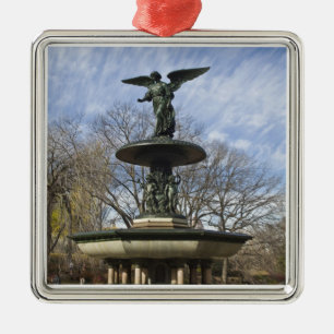Ein trockener Winter Bethesda Fountain im Central  Ornament Aus Metall