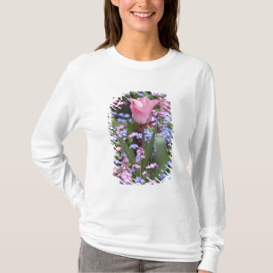 Ein Tulpe in Luxemburg Gardens, Paris, Frankreich T-Shirt