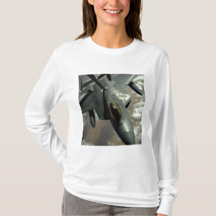 Ein US Air Force F-22 Raptor wird von einem KC- T-Shirt