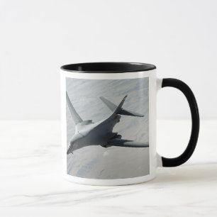 Ein US-LuftwaffeB-1B Lancer auf einer Tasse