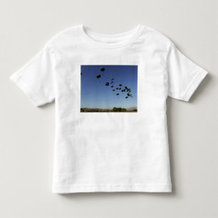 Ein US-LuftwaffeC-17 Globemaster III 2 Kleinkind T-shirt