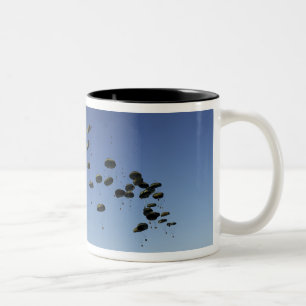 Ein US-LuftwaffeC-17 Globemaster III 2 Zweifarbige Tasse