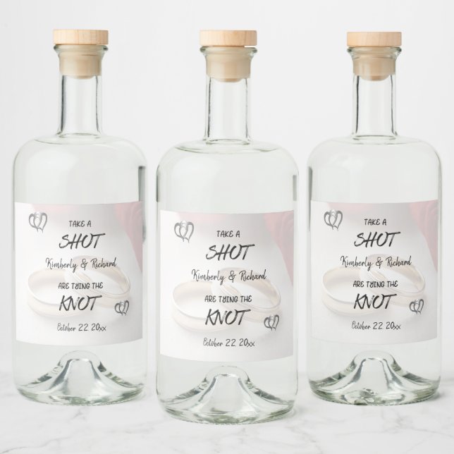 Ein Verlobtes Paar, das den Knoten nach Maß bindet Alkoholflaschenetikett (Flaschen)