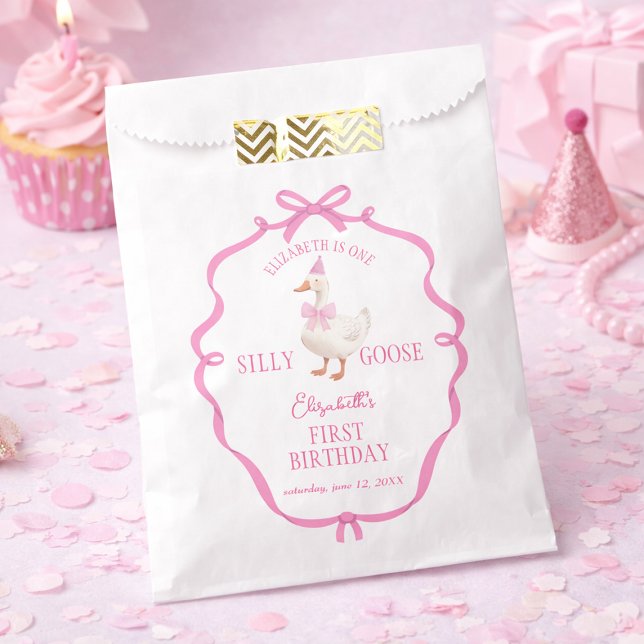 Ein verrückter Gans Rosa Schleife Erster Geburtsta Geschenktütchen (One Silly Goose Pink Bow First Birthday Favor Bag)
