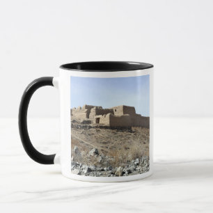 Ein verstärktes Mittel im Dorf von Akbar KH Tasse