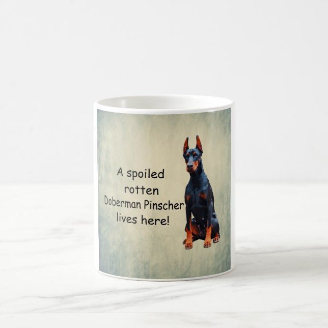 Ein verwöhnter Rotten Doberman Pinscher lebt hier Tasse (Mittel)