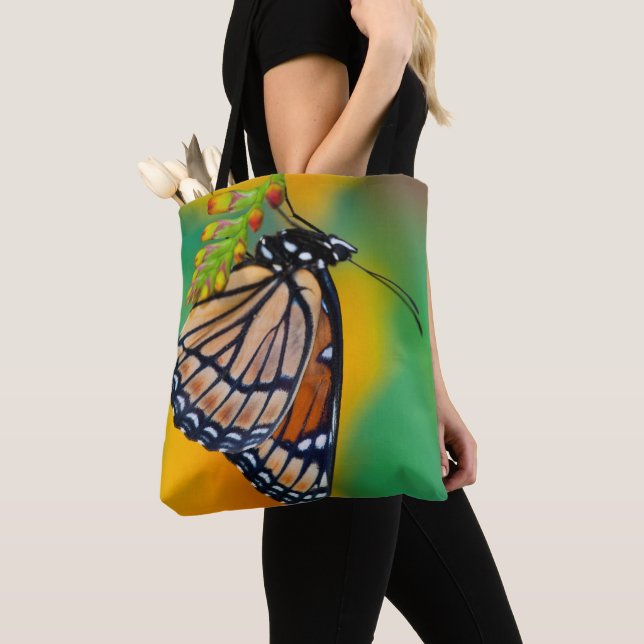 Ein Viceroy Butterfly auf Blume (Von Nahem)