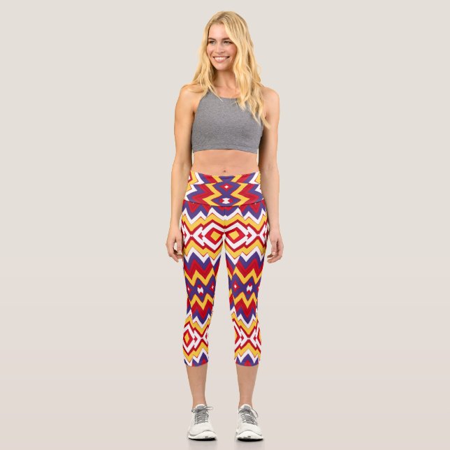Ein vielfarbiges, trendiges Zickzack-Muster Capri Leggings (Vorderseite)