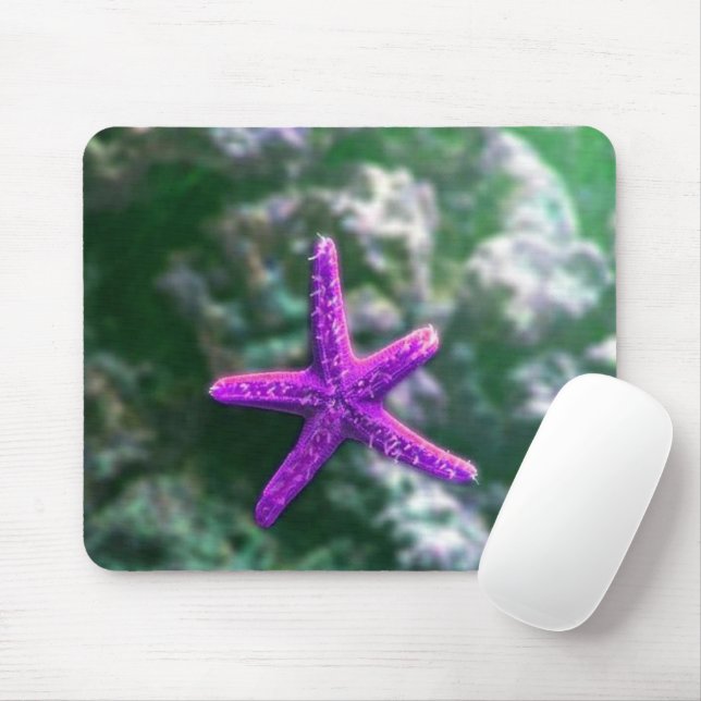 Ein violetter Seestern am felsigen Strand Mousepad (Mit Mouse)
