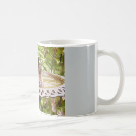Ein Vogel in der bath-Tasse Tasse