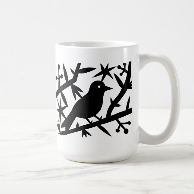 Ein Vogel in einem Baum denkend an einen Wurm Tasse (Rechts)