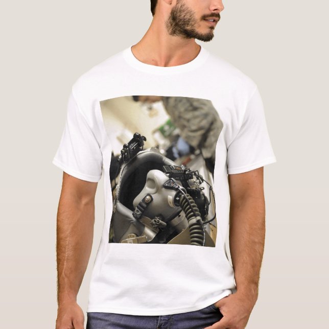 Ein vollständig montierter Helm für die Crew T-Shirt (Vorderseite)