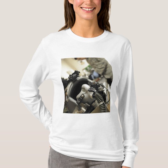 Ein vollständig montierter Helm für die Crew T-Shirt (Vorderseite)