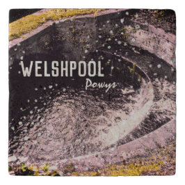 Ein Wasserfall & Pool in Welshpool Töpfeuntersetzer