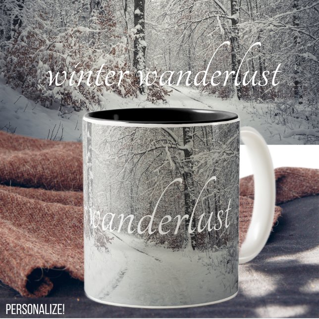 Ein Weg durch den verzauberten Winterwald Zweifarbige Tasse (Von Creator hochgeladen)